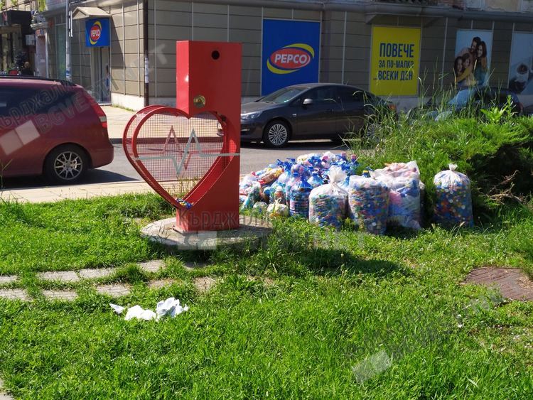 Стотици килограми капачки от пластмасови бутилки събира община Кърджали в рамките на кампанията „Капачки за бъдеще”