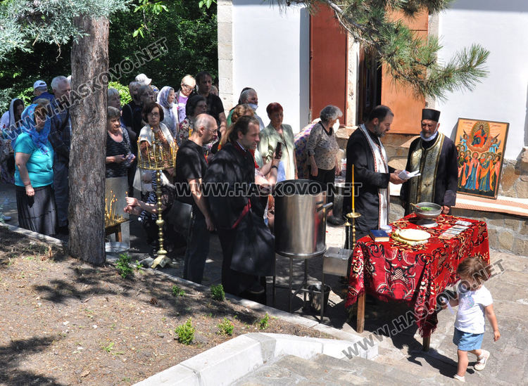 Шествие занесе иконата Възнесение Господне до параклиса на Ямача