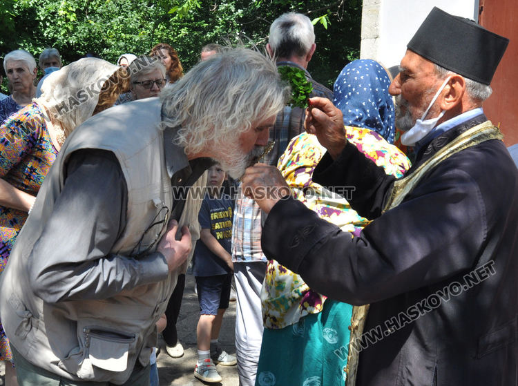 Шествие занесе иконата Възнесение Господне до параклиса на Ямача