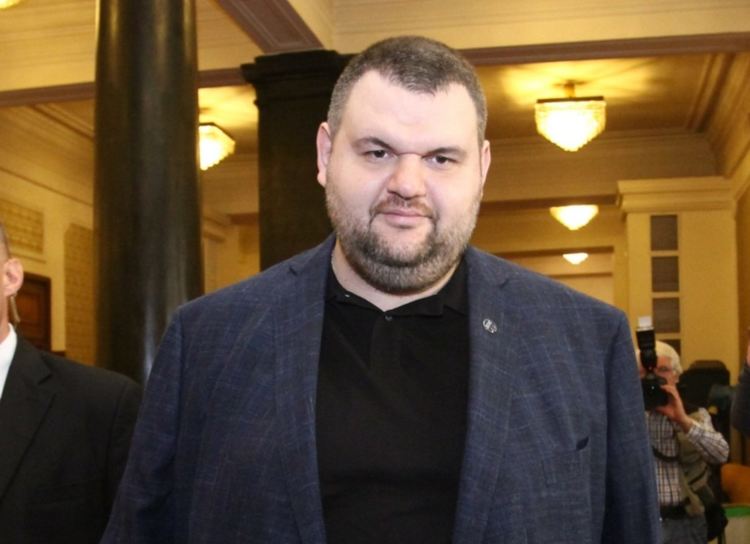 Делян Пеевски обвини Министерството на финансите, че лъже за негова фирма в САЩ