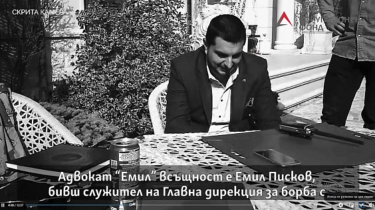 "Говорим си с Господ". Разследване показва как се урежда освобождаване от специализирания съд
