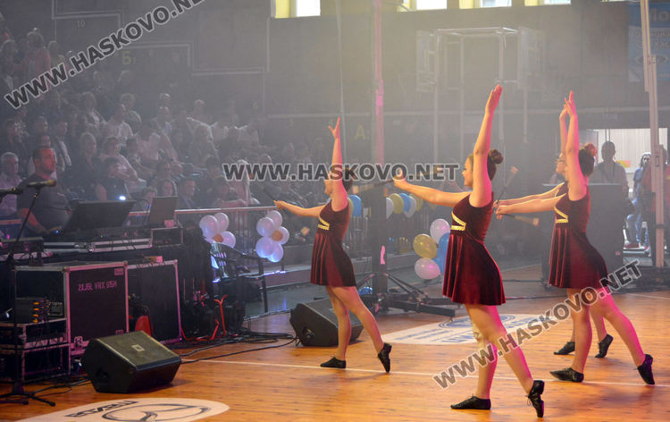 Концерт-спектакъл, изложба и шествие за 50-годишнината на Езиковата гимназия