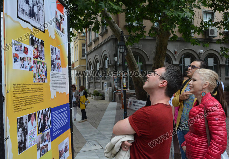 Концерт-спектакъл, изложба и шествие за 50-годишнината на Езиковата гимназия