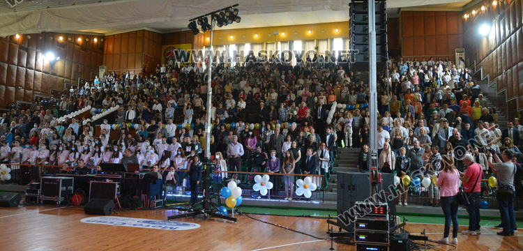 Концерт-спектакъл, изложба и шествие за 50-годишнината на Езиковата гимназия