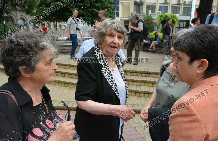 Концерт-спектакъл, изложба и шествие за 50-годишнината на Езиковата гимназия