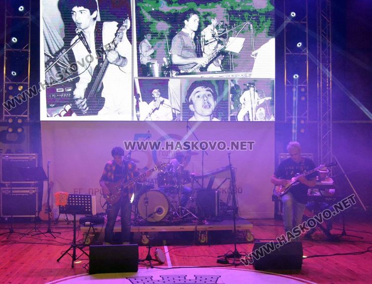 Концерт-спектакъл, изложба и шествие за 50-годишнината на Езиковата гимназия