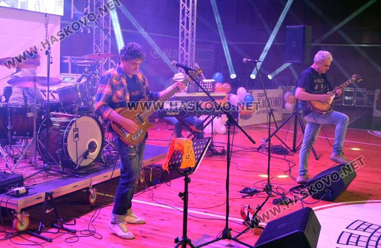 Концерт-спектакъл, изложба и шествие за 50-годишнината на Езиковата гимназия