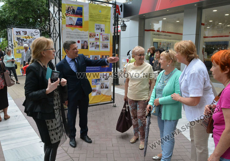 Концерт-спектакъл, изложба и шествие за 50-годишнината на Езиковата гимназия