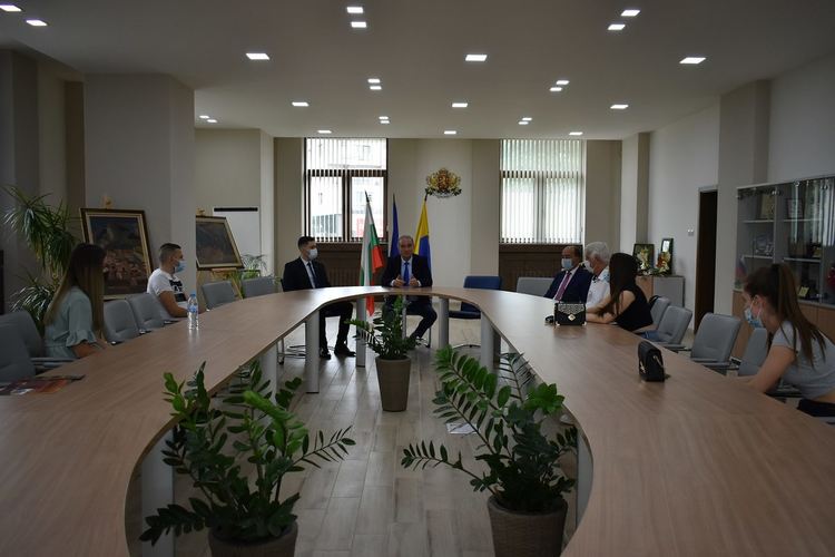 Връчиха плакети на зрелостници от Общински младежки съвет - Асеновград 