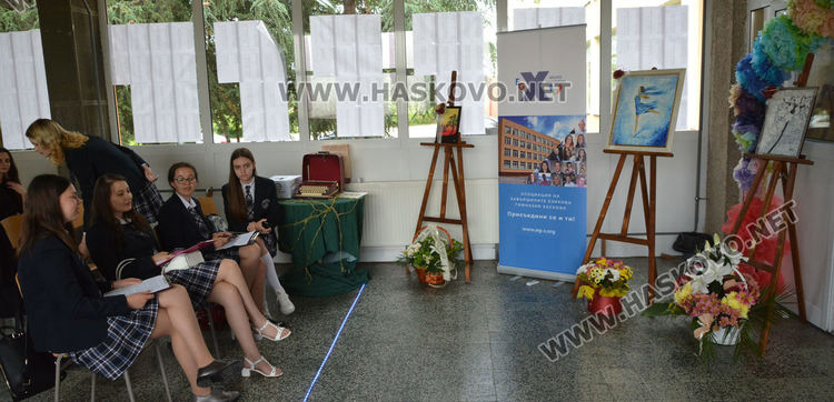 Среща на поколенията в Езиковата гимназия в Хасково