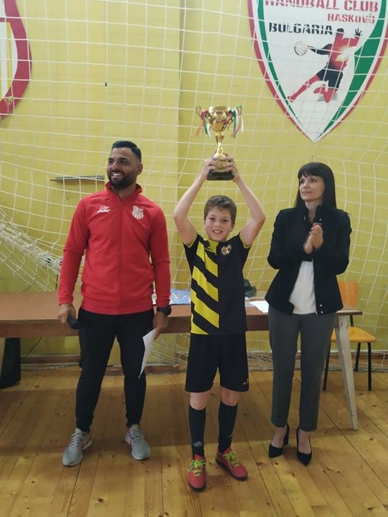 ОУ „Климент Охридски“ с купа от ученическата Шампионска лига по футбол 