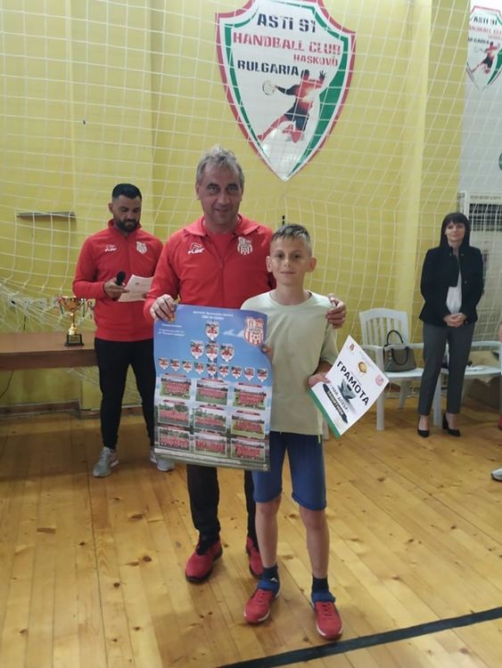 ОУ „Климент Охридски“ с купа от ученическата Шампионска лига по футбол 