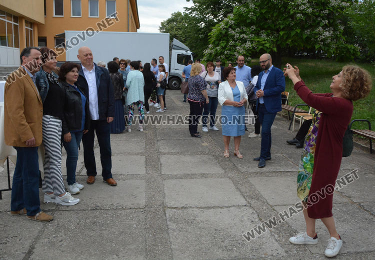 Среща на поколенията в Езиковата гимназия в Хасково