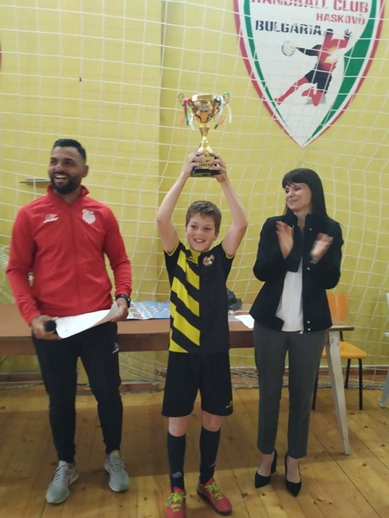 ОУ „Климент Охридски“ с купа от ученическата Шампионска лига по футбол 