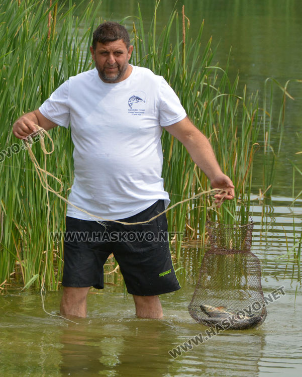 Димитър Донев с най-голяма риба на турнира на яз. „Черногорово“