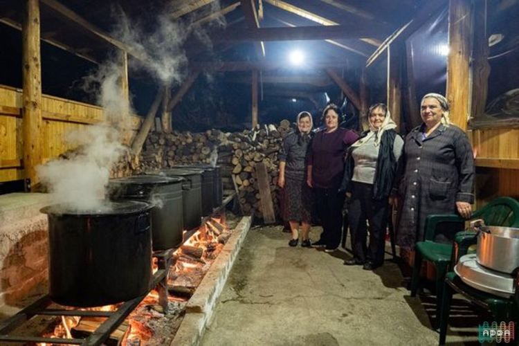 Смолянските села възобновиха съборите и курбани за здраве.Днес Арда черпи с кешкек