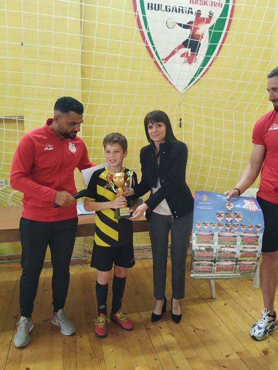 ОУ „Климент Охридски“ с купа от ученическата Шампионска лига по футбол 