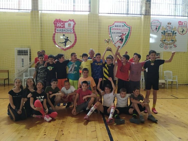 ОУ „Климент Охридски“ с купа от ученическата Шампионска лига по футбол 