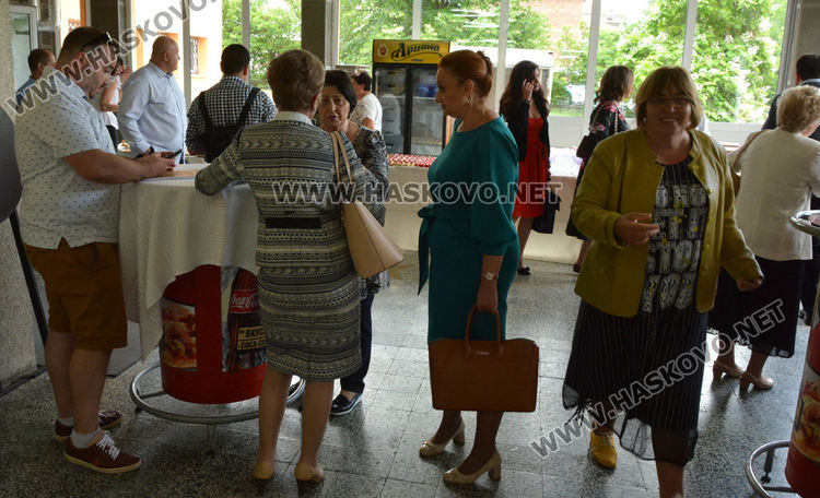Среща на поколенията в Езиковата гимназия в Хасково
