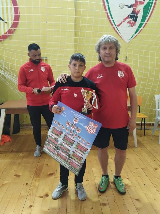 ОУ „Климент Охридски“ с купа от ученическата Шампионска лига по футбол 