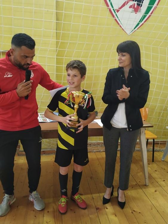 ОУ „Климент Охридски“ с купа от ученическата Шампионска лига по футбол 