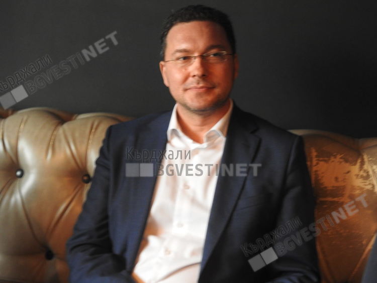 Даниел Митов