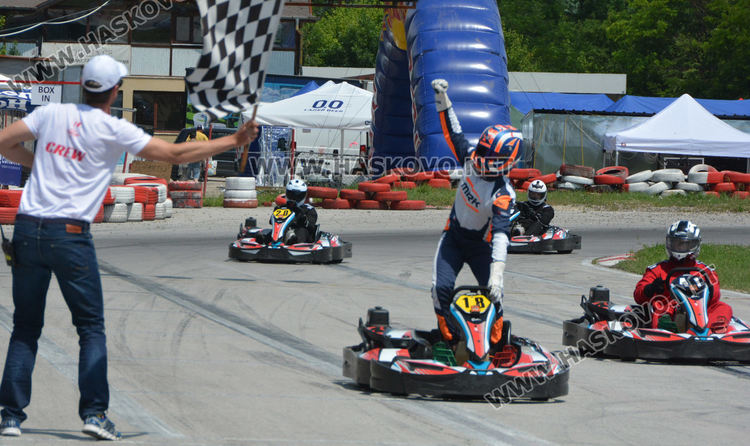 Отбори от Франция и Швейцария са шампиони в състезанието по картинг в Хасково