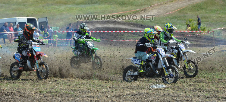 Над 100 стартираха в състезание по мотокрос край Горски извор