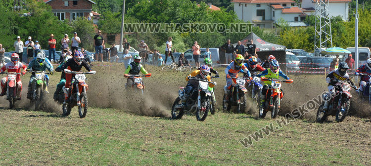 Над 100 стартираха в състезание по мотокрос край Горски извор