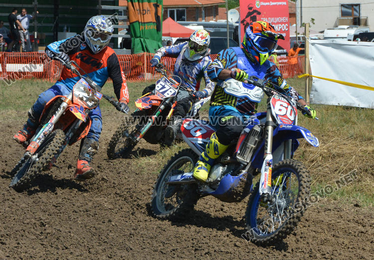 Над 100 стартираха в състезание по мотокрос край Горски извор