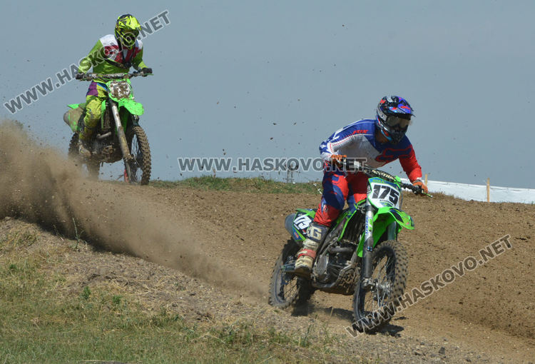 Над 100 стартираха в състезание по мотокрос край Горски извор