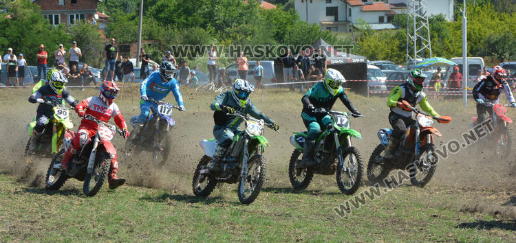 Над 100 стартираха в състезание по мотокрос край Горски извор