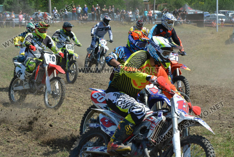 Над 100 стартираха в състезание по мотокрос край Горски извор