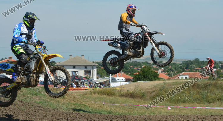 Над 100 стартираха в състезание по мотокрос край Горски извор