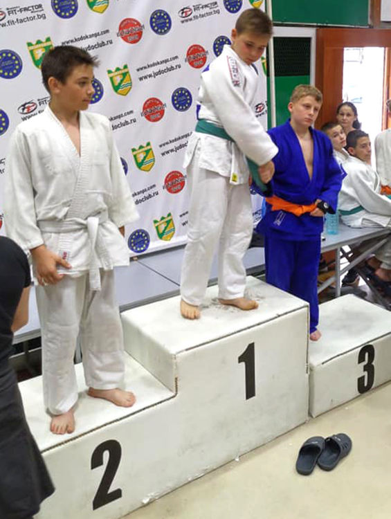 17 медала и отборно трето място за хасковските джудисти в международен турнир