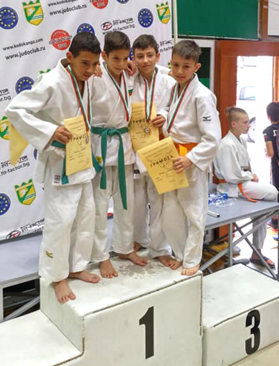 17 медала и отборно трето място за хасковските джудисти в международен турнир