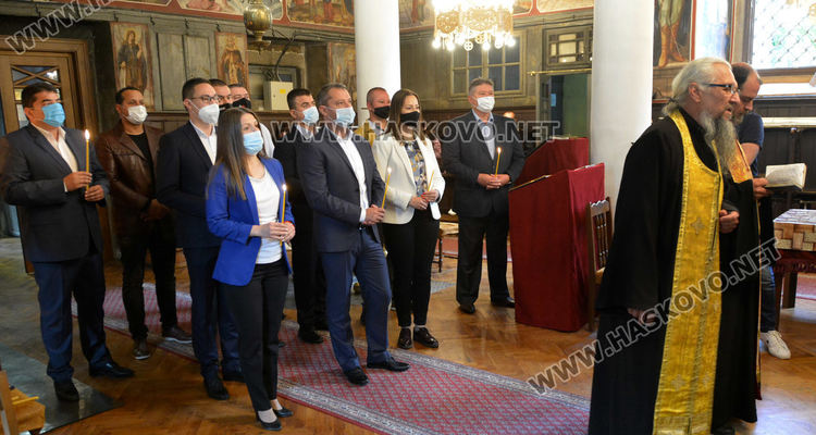 Коалиция „ГЕРБ-СДС“ откри кампанията си с водосвет