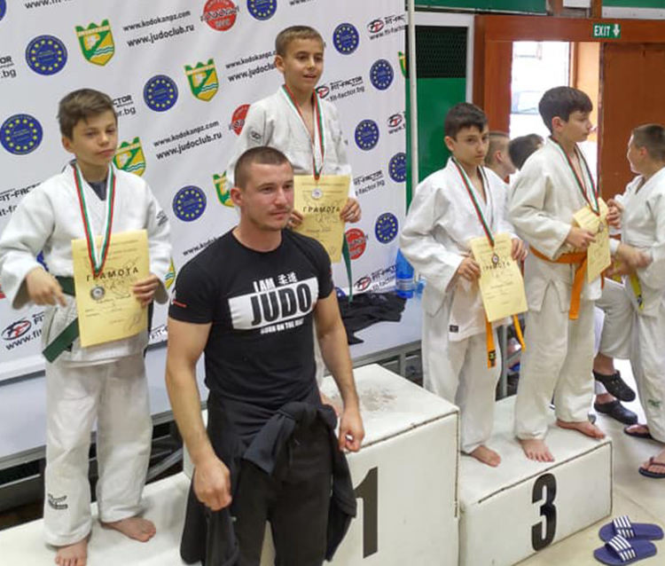 17 медала и отборно трето място за хасковските джудисти в международен турнир
