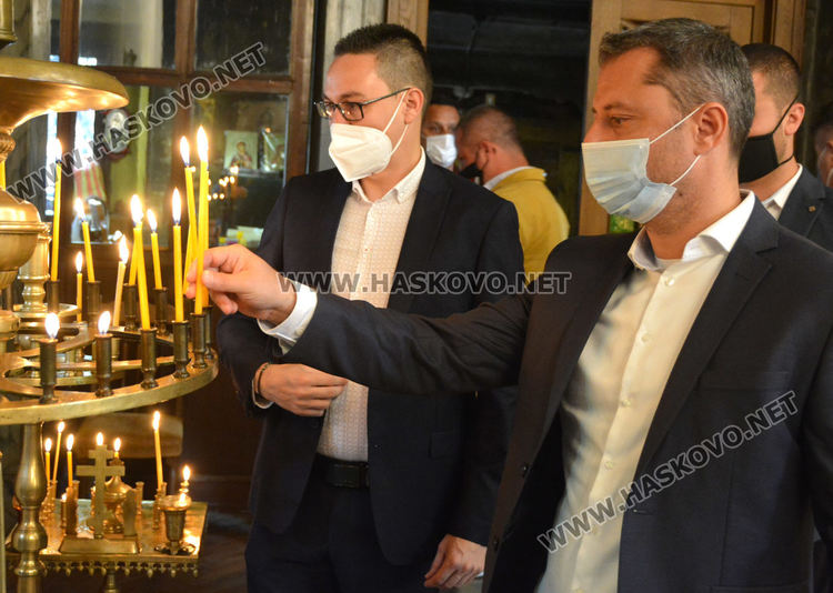 Коалиция „ГЕРБ-СДС“ откри кампанията си с водосвет