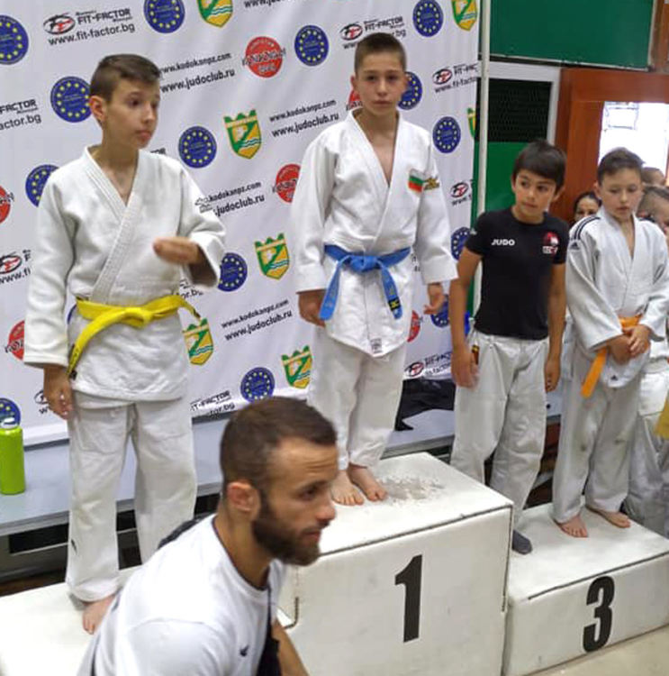 17 медала и отборно трето място за хасковските джудисти в международен турнир