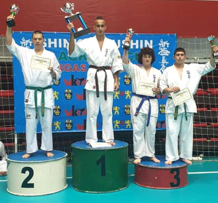 Карaтeките на „Мълния“ с 5 медала от международен турнир в Бургас
