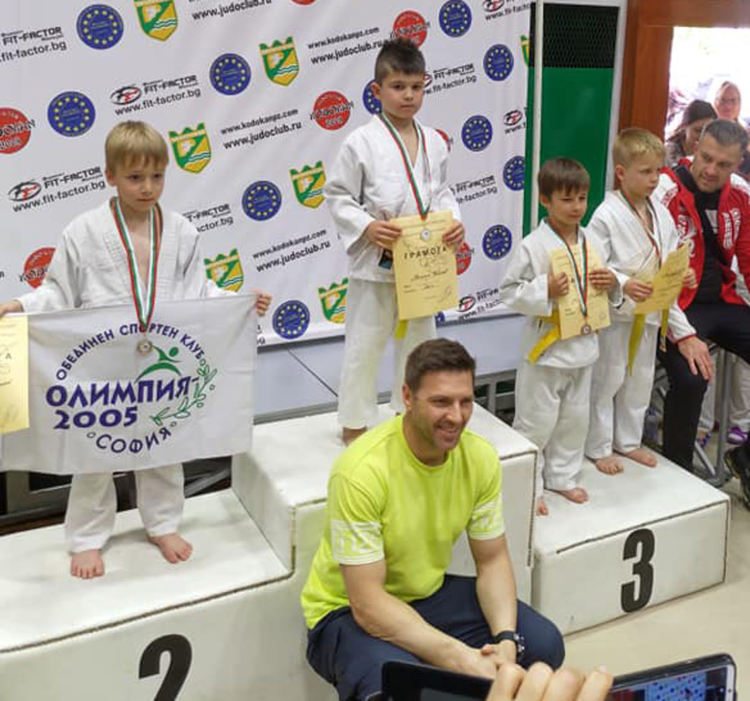 17 медала и отборно трето място за хасковските джудисти в международен турнир