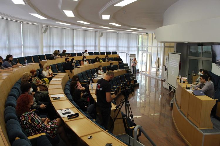 Общинска програма за дигитализация на училищата представи кметът пред учители и директори