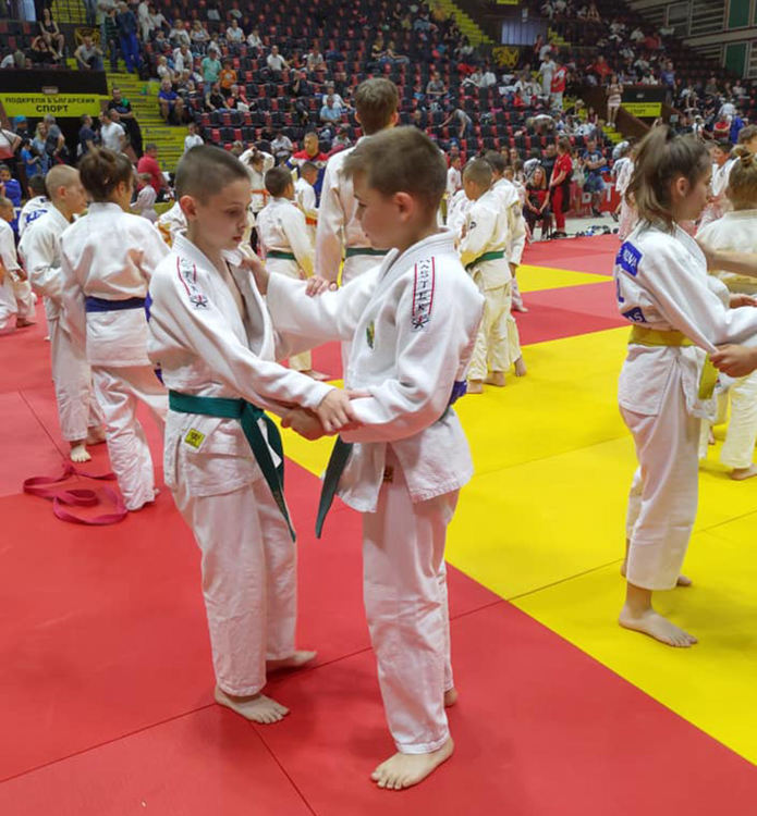 17 медала и отборно трето място за хасковските джудисти в международен турнир