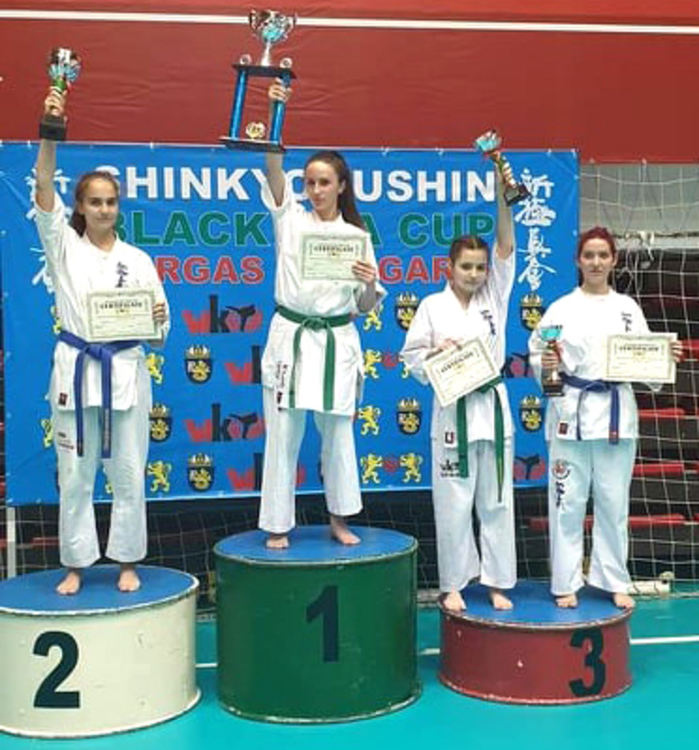 Карaтeките на „Мълния“ с 5 медала от международен турнир в Бургас