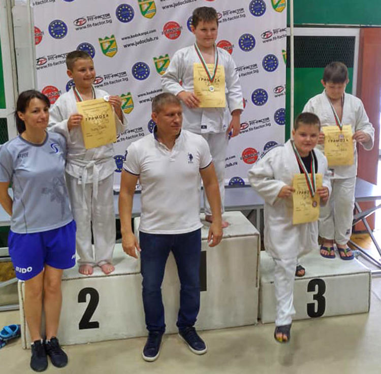 17 медала и отборно трето място за хасковските джудисти в международен турнир