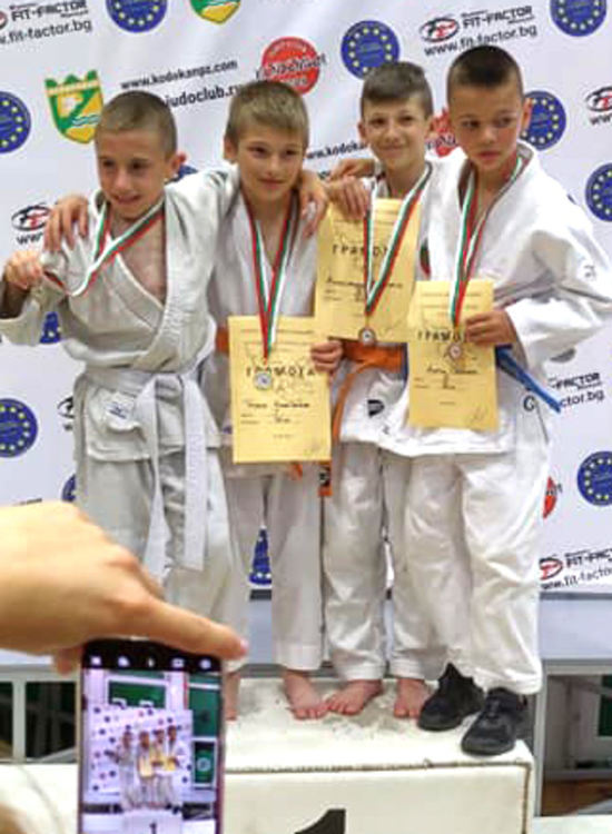 17 медала и отборно трето място за хасковските джудисти в международен турнир