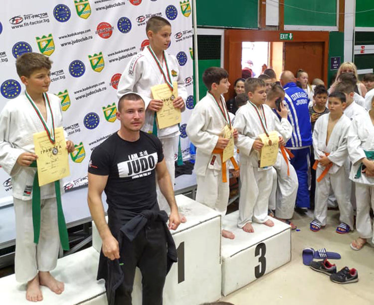 17 медала и отборно трето място за хасковските джудисти в международен турнир