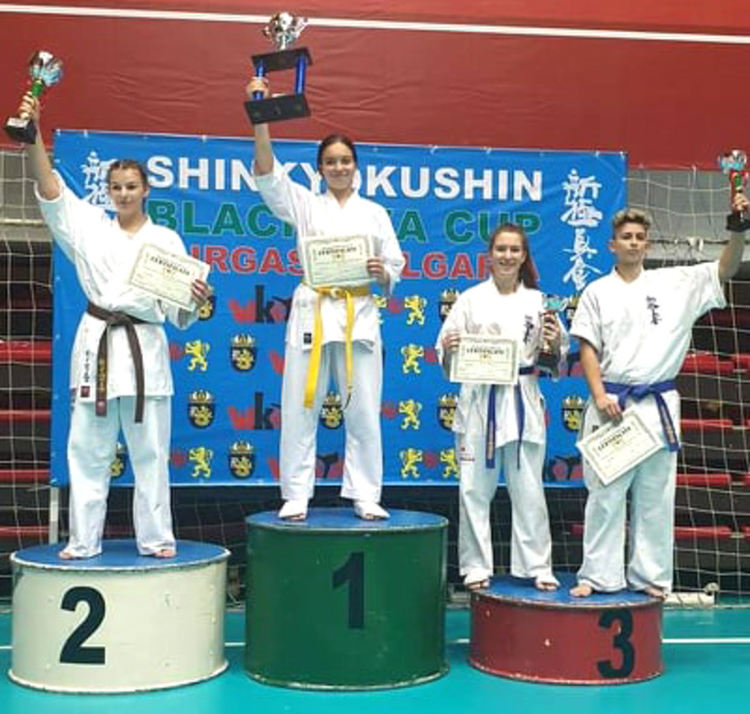 Карaтeките на „Мълния“ с 5 медала от международен турнир в Бургас