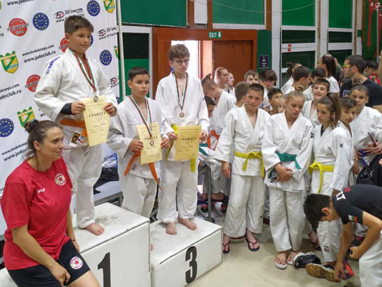 17 медала и отборно трето място за хасковските джудисти в международен турнир